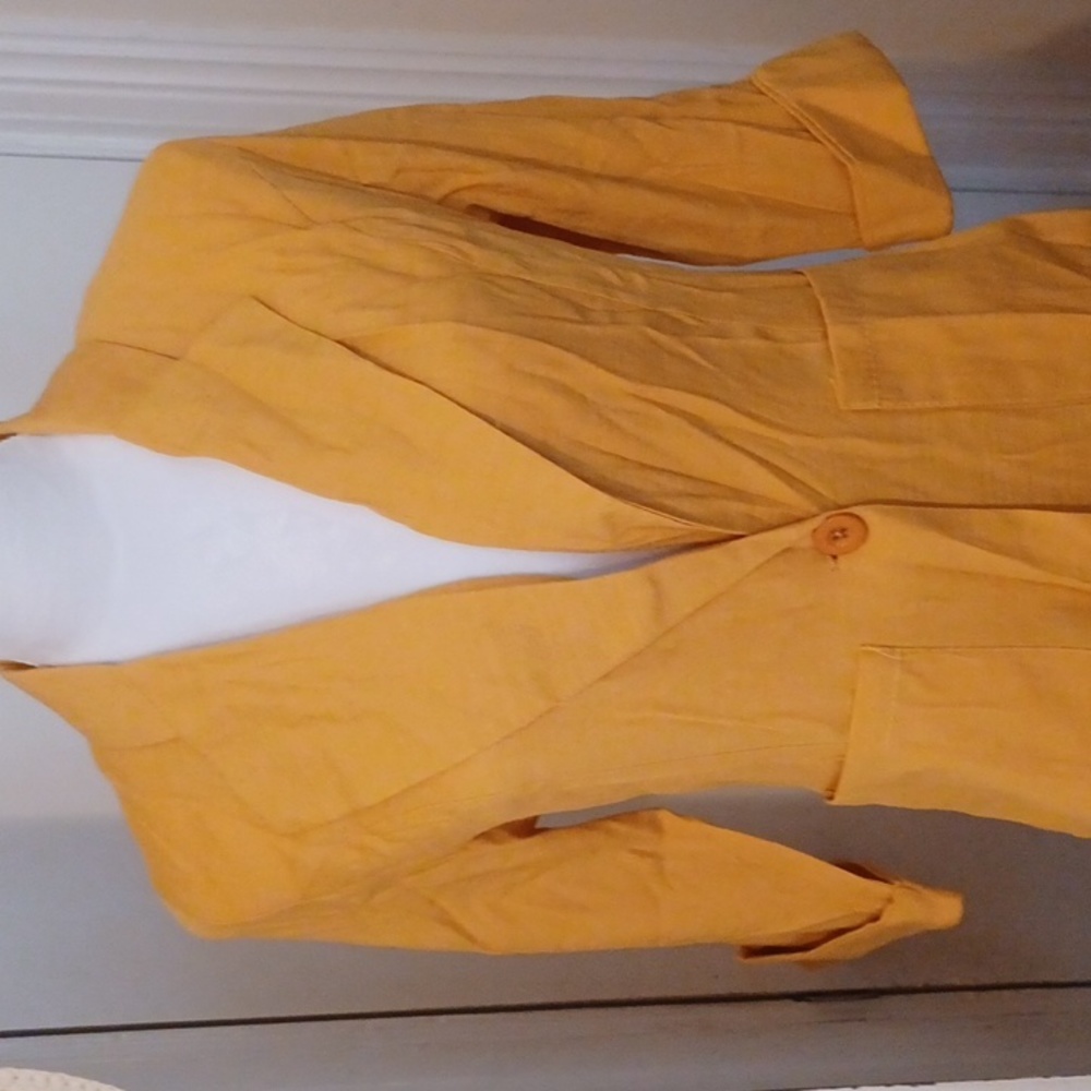 SOPHISTICATED BLAZER IN MUSTARD YELLOW FALL COLOR